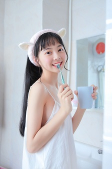 XXX摘花处破女另类HD